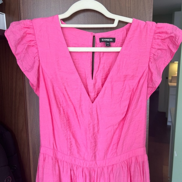 EXPRESS Pink Ruffled Maxi Dress woman’s size M - Picture 4 of 4